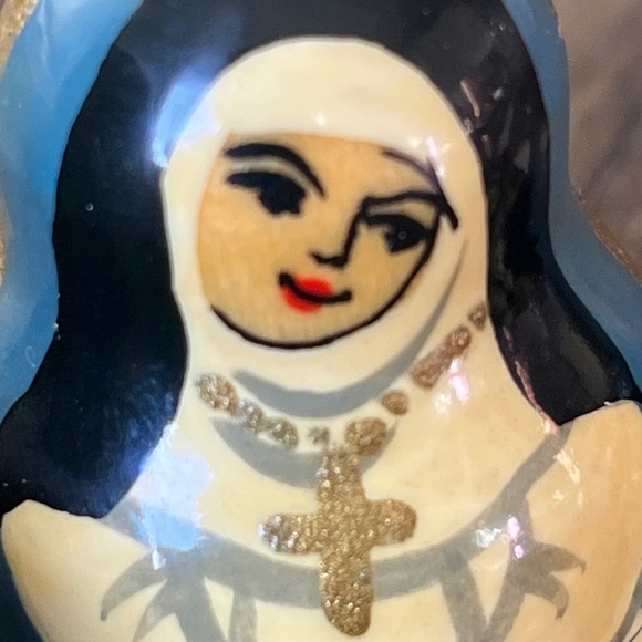 Matryoshka Russian Vintage Nun Set 1998 Signed-Set of 5 - Picture 12 of 16